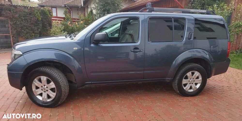 Nissan Pathfinder - 2
