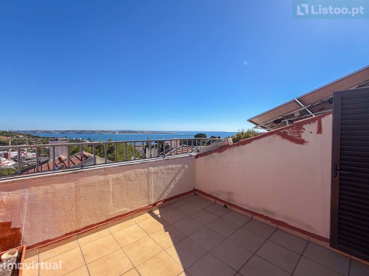 Moradia T4 no Alto do Lagoal com Vista Mar, jardim e estacionamento - Grande imagem: 3/39
