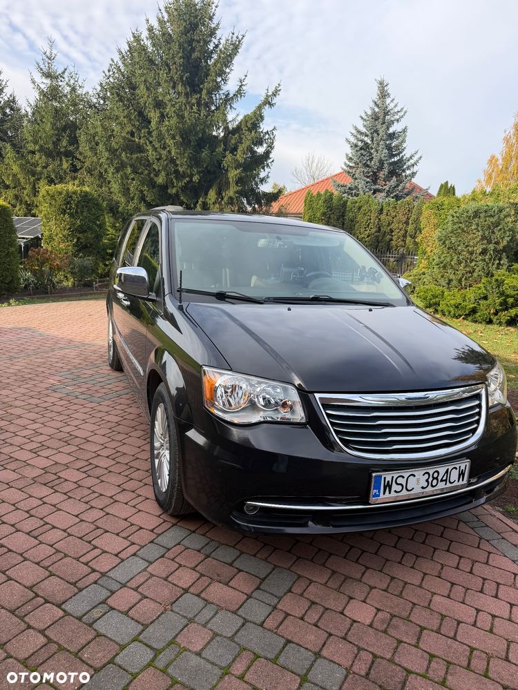 Chrysler Town & Country 2014 photo 3