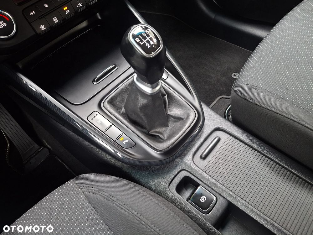 Kia Carens 1.6 GDI ISG Spirit - 11