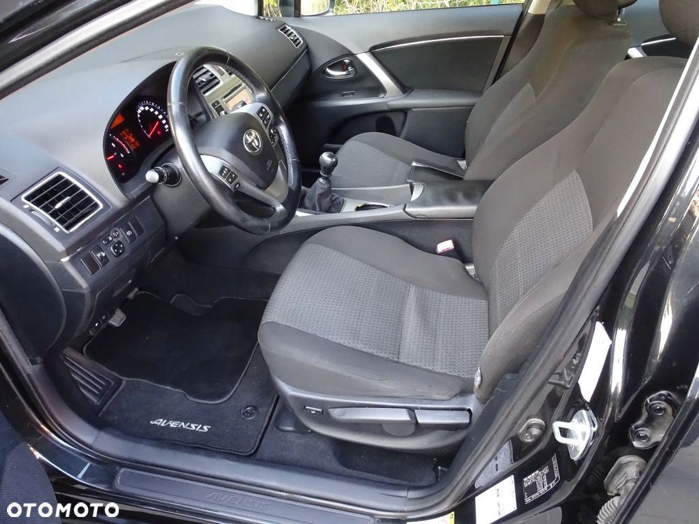 Toyota Avensis - 13