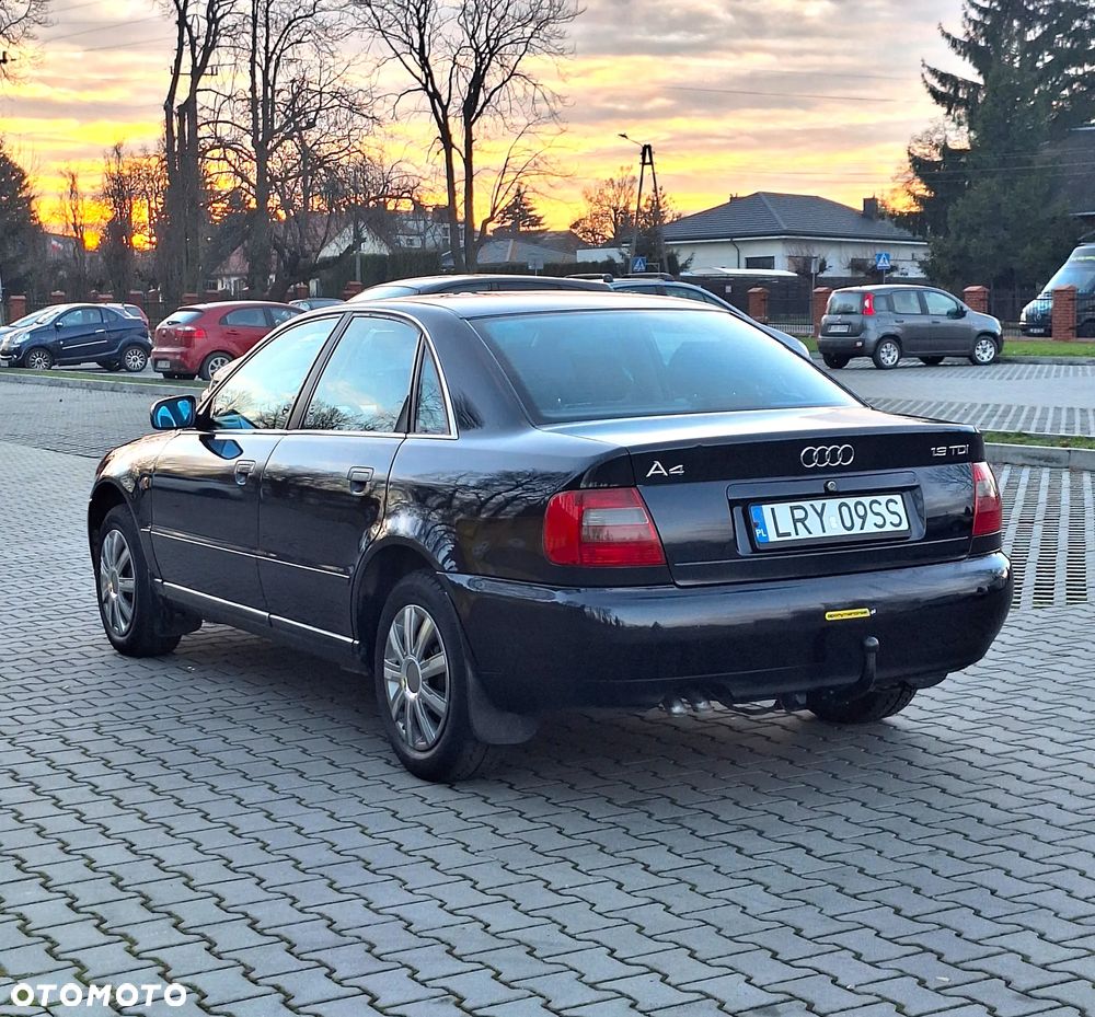 Audi A4 Limousine - 4