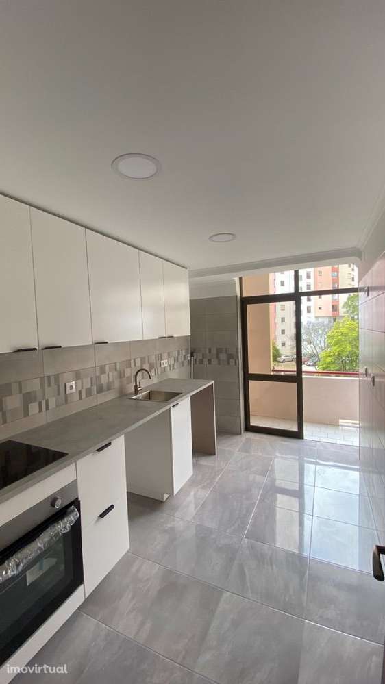 Apartamento T1 totalmente remodelado em Almada - Grande imagem: 5/33