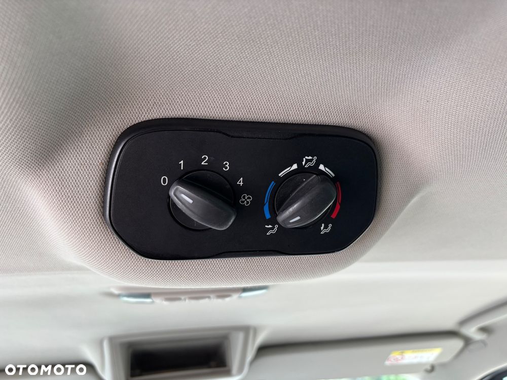 Ford Tourneo Custom 2.0 EcoBlue L2 Titanium - 32