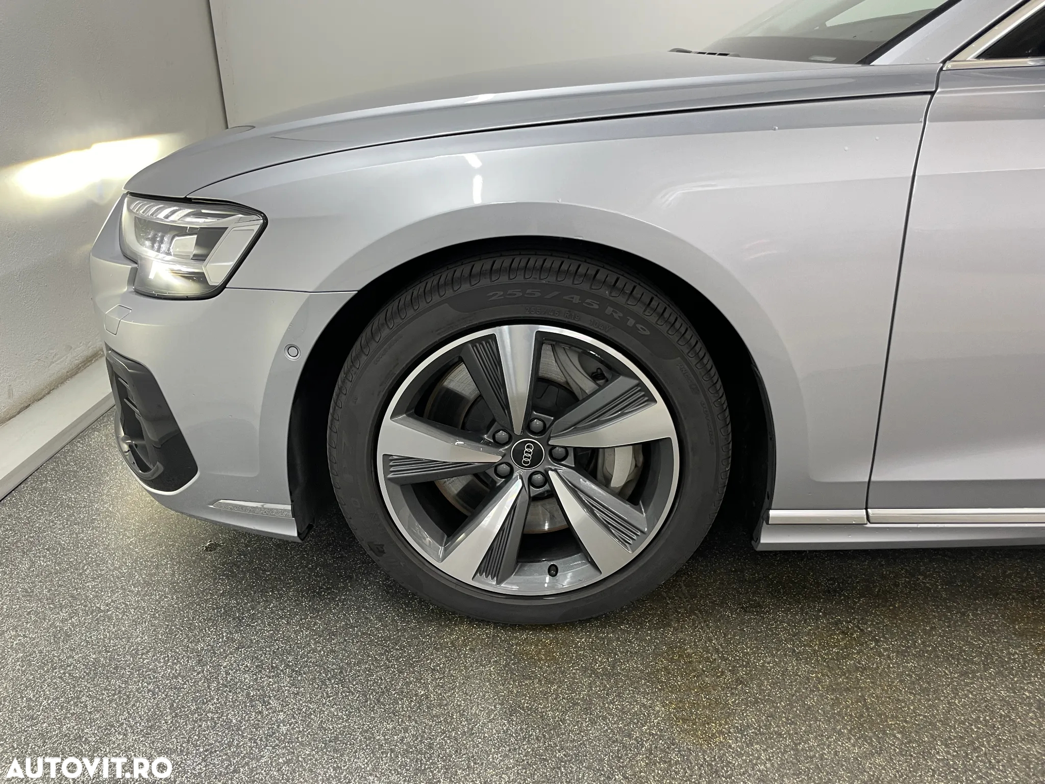 Audi A8 60 TFSI e quattro Tiptronic PHEV - 4