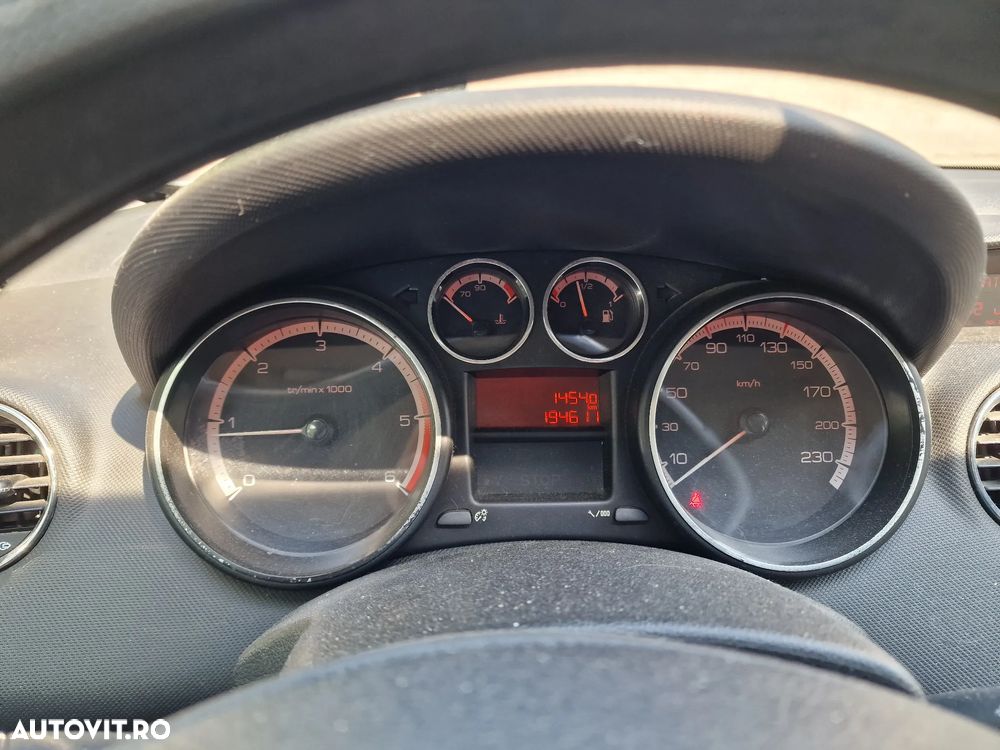 Peugeot 308 1.6HDi Confort Pack - 2