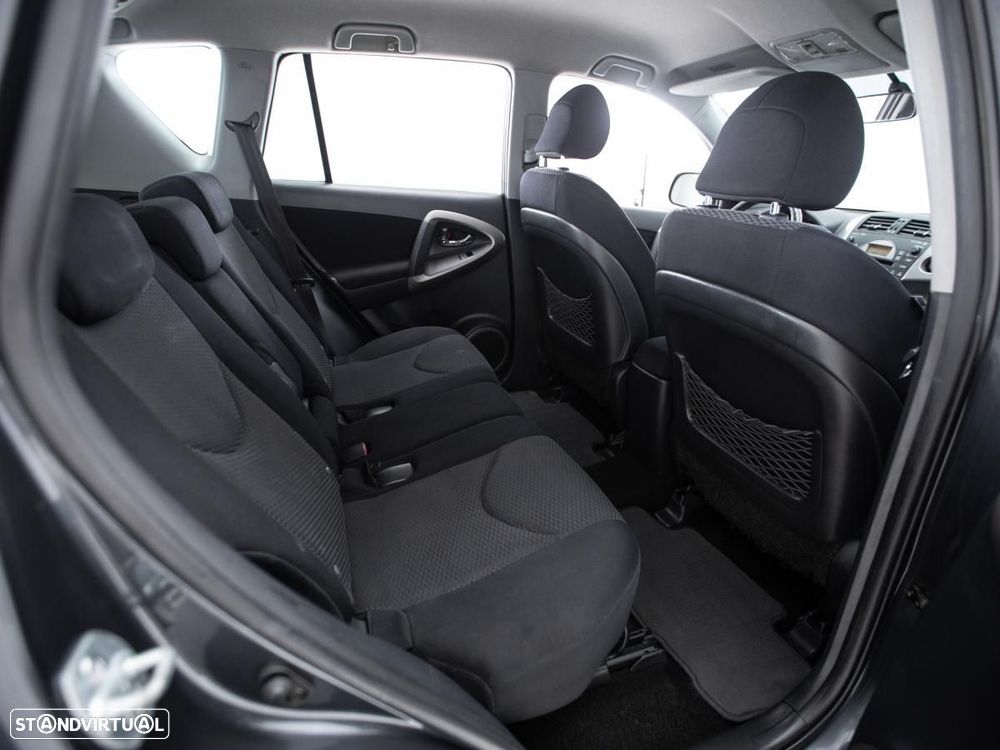 Toyota RAV4 2.2 D-4D - 11