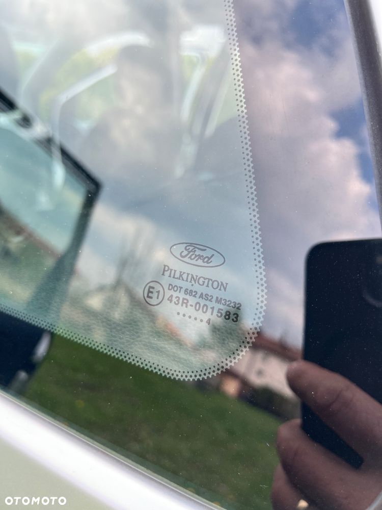 Ford Fiesta 1.4 Ghia - 34