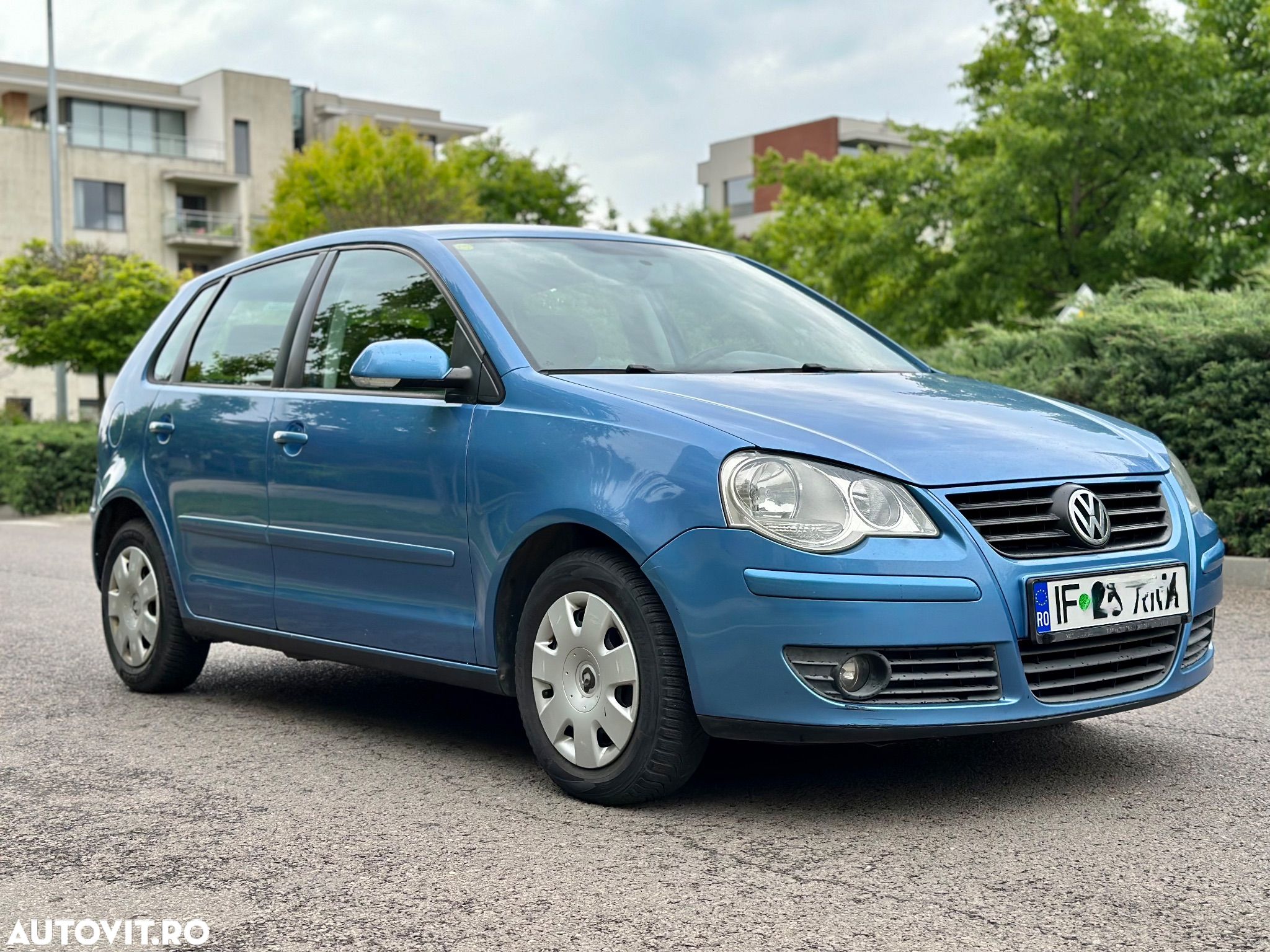Volkswagen Polo 1.2 Attractive - 1