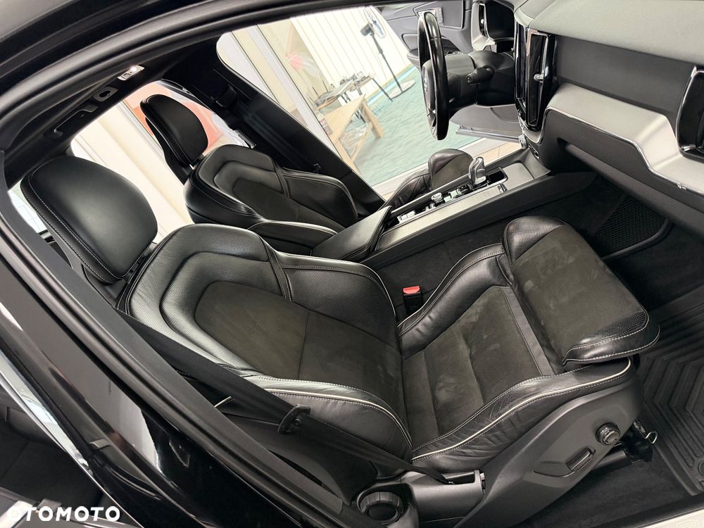 Volvo XC 60 T6 AWD Plug-In Hybrid R-Design - 33