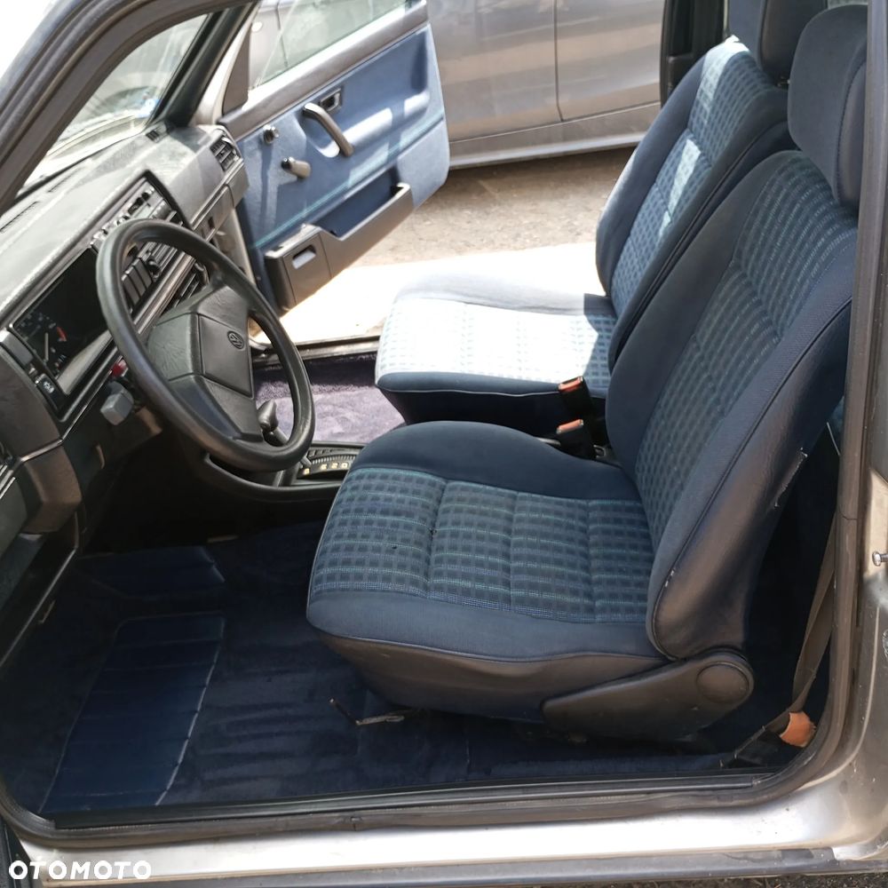 Volkswagen Golf - 22