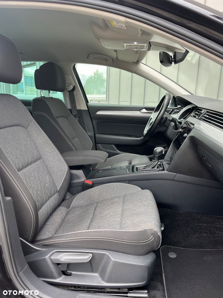 Volkswagen Passat - 31