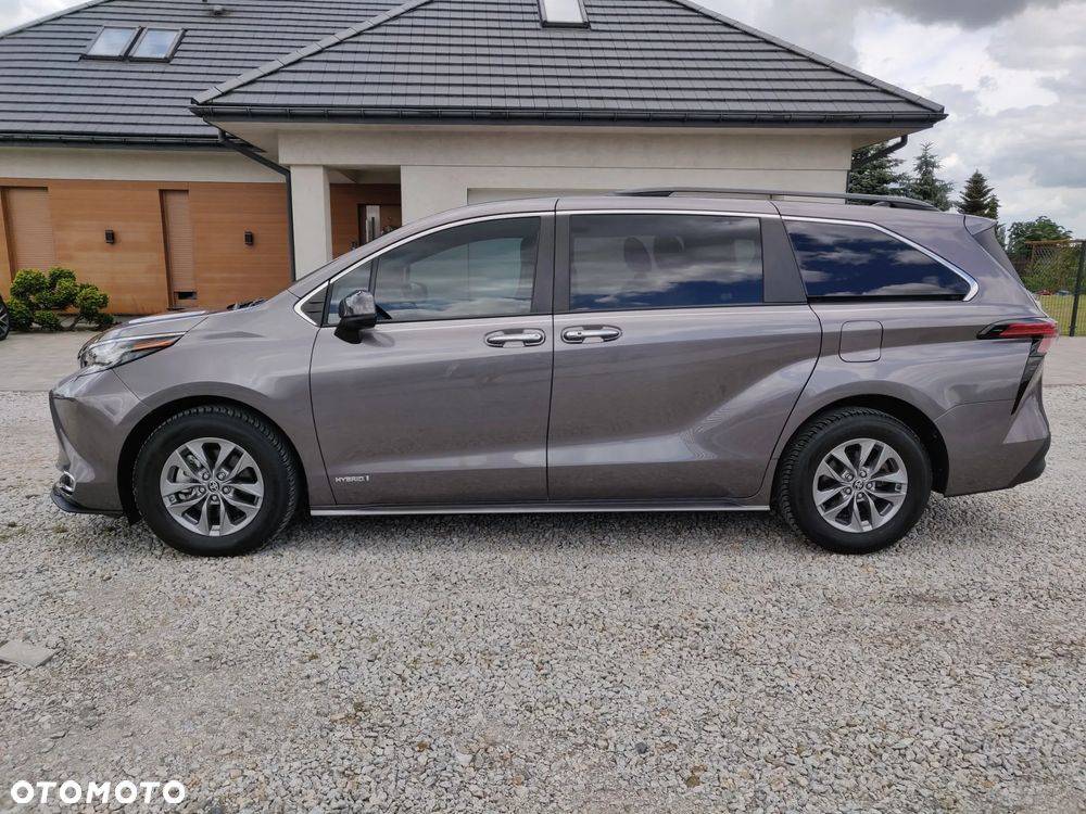 Toyota Sienna - 2
