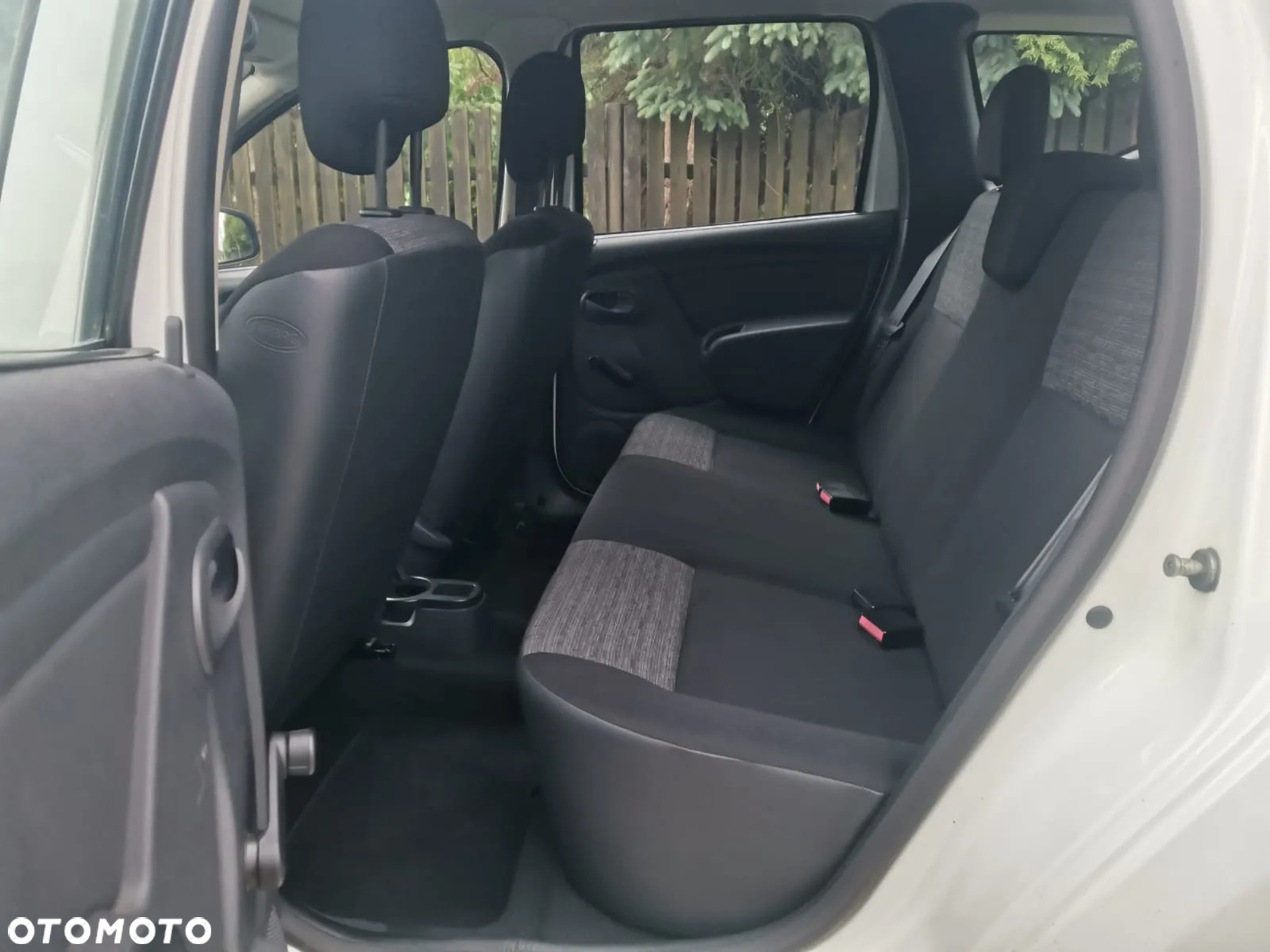 Dacia Duster 1.6 16V 4x2 - 8