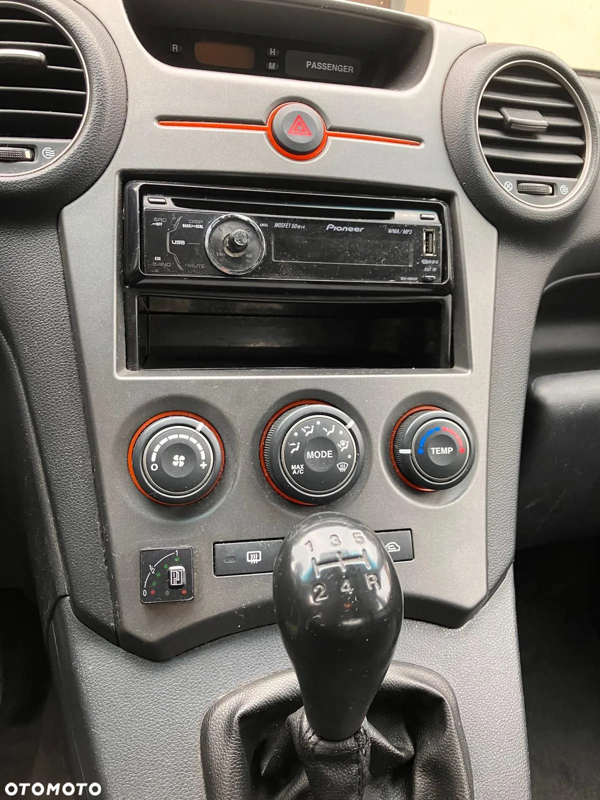 Kia Carens - 4