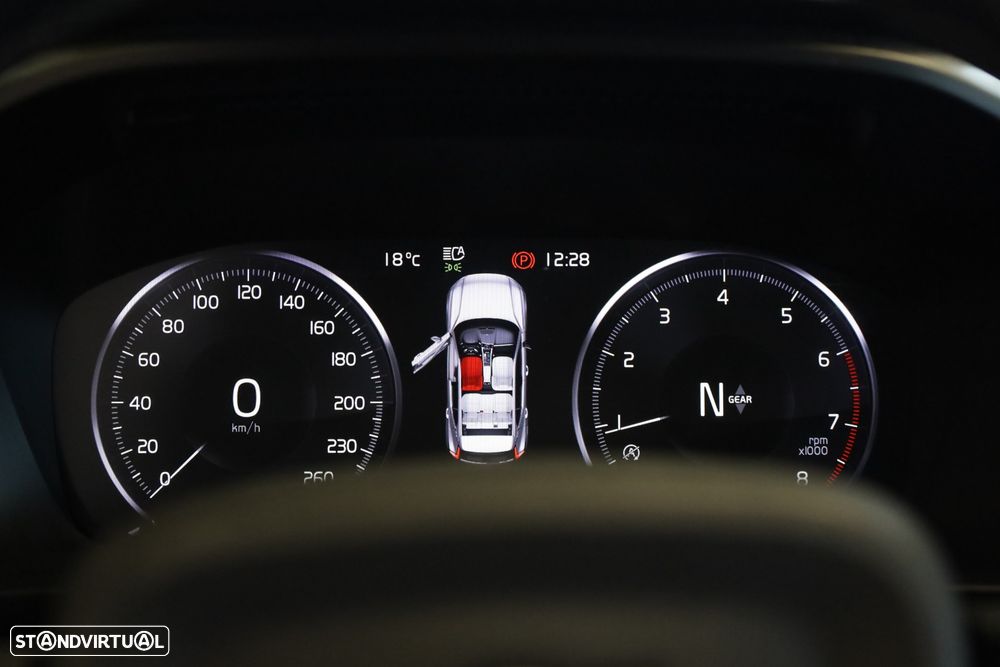 Volvo XC 40 1.5 T2 Momentum Core - 23