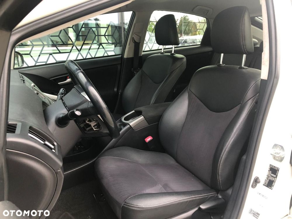 Toyota Prius 1.8 HSD Sol - 6