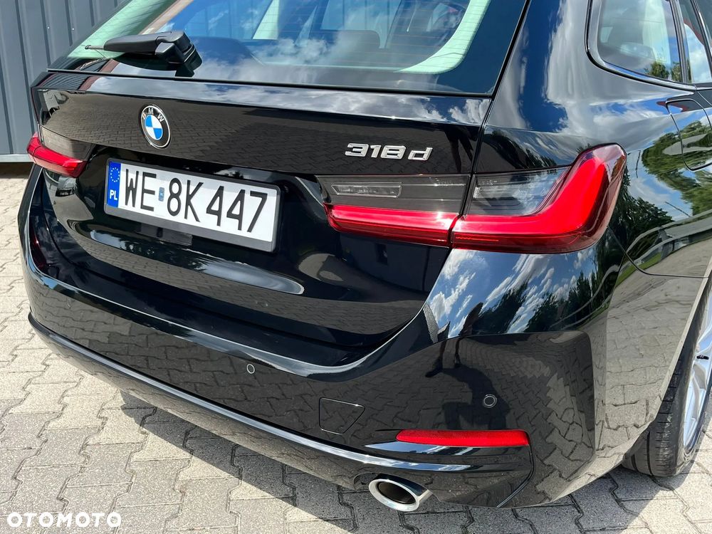 BMW Seria 3 318d mHEV - 34