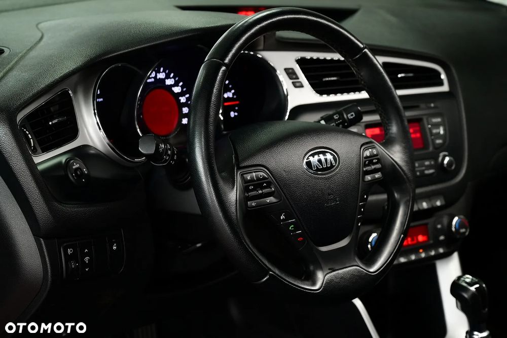 Kia Ceed 1.6 GDI Fifa World Cup Edition - 24