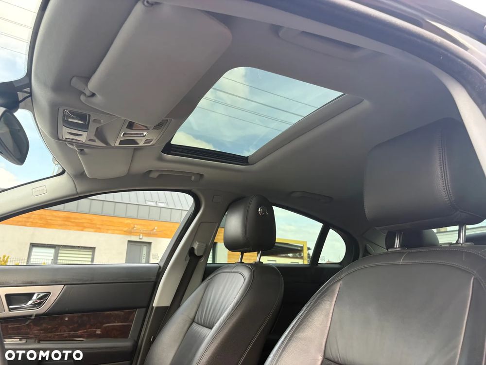 Jaguar XF 3.0 V6 Luxury - 30