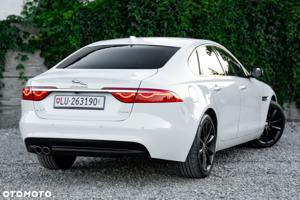 Jaguar XF 20d Prestige - 14