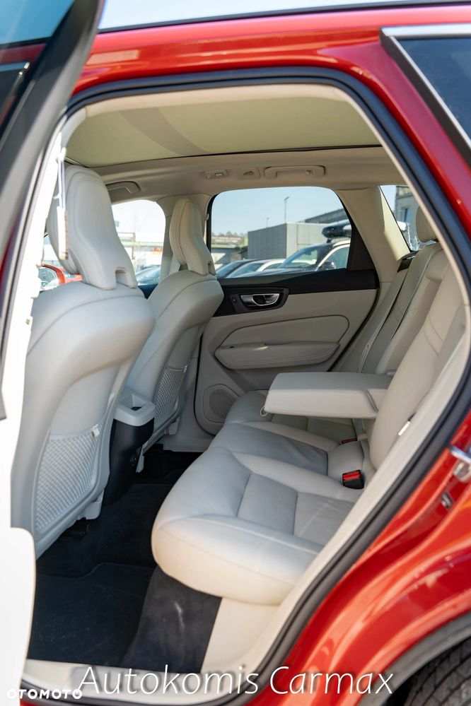 Volvo XC 60 T5 AWD Momentum - 25