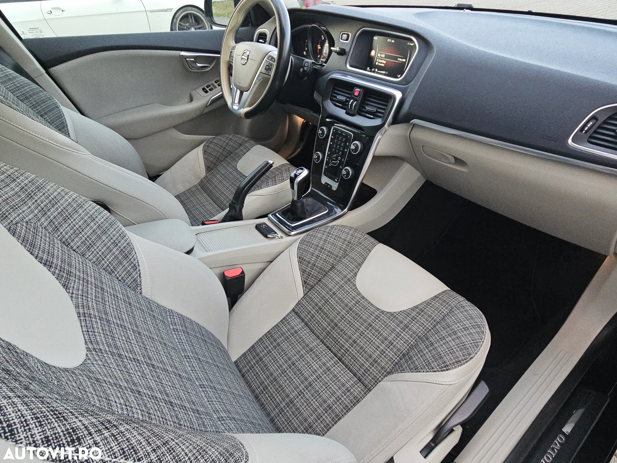 Volvo V40 D2 DRIVe Momentum - 17