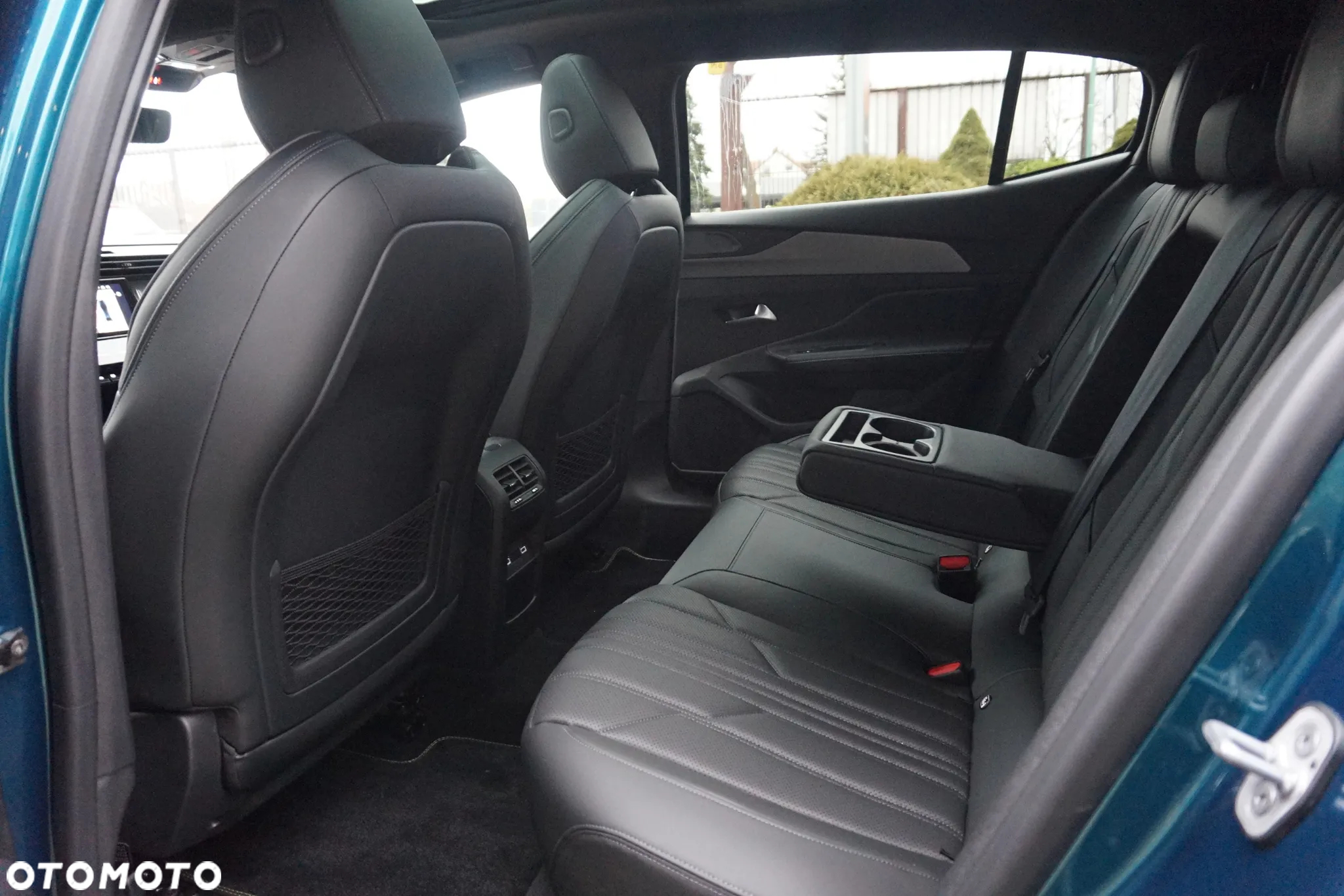 Peugeot 408 Plug-In Hybrid 225 e-EAT8 GT - 10