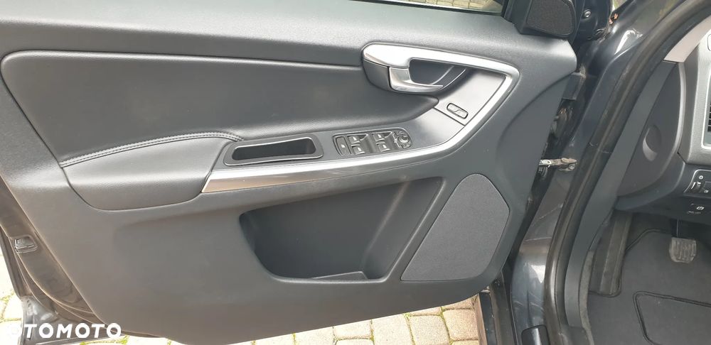 Volvo XC 60 D4 Drive-E R-Design Summum - 14