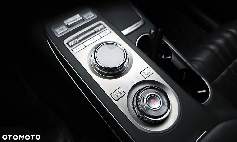 Genesis GV70 2.5T AWD AT8 Luxury Line - 16