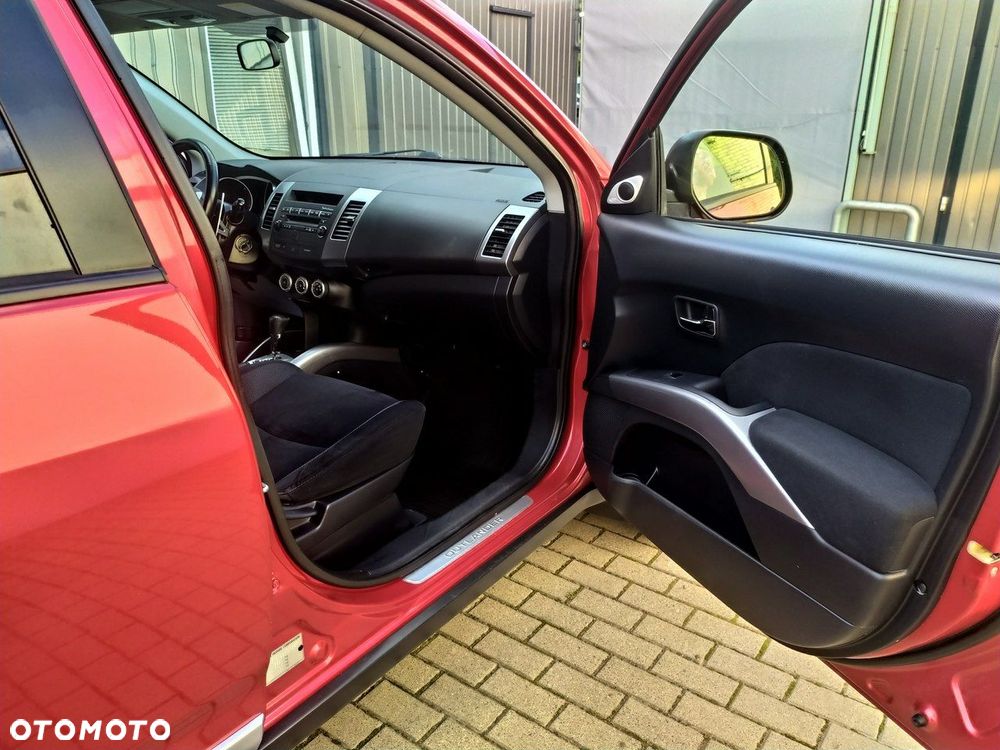 Mitsubishi Outlander 2.4 4WD CVT Intense - 23