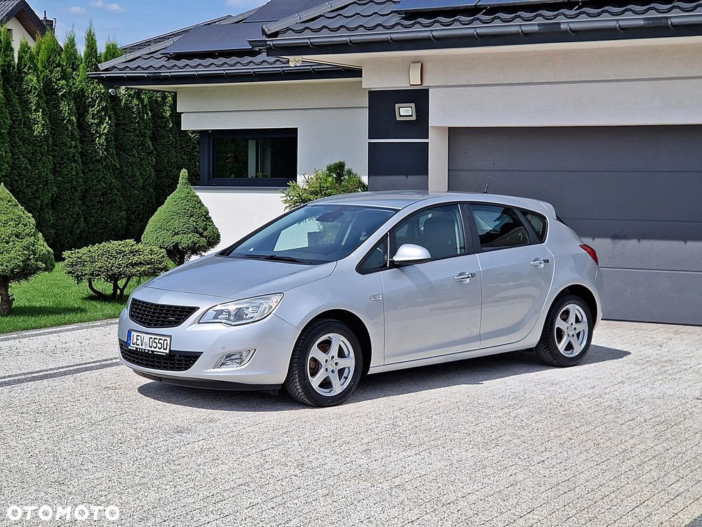 Opel Astra 1.4 Turbo 150 Jahre - 1