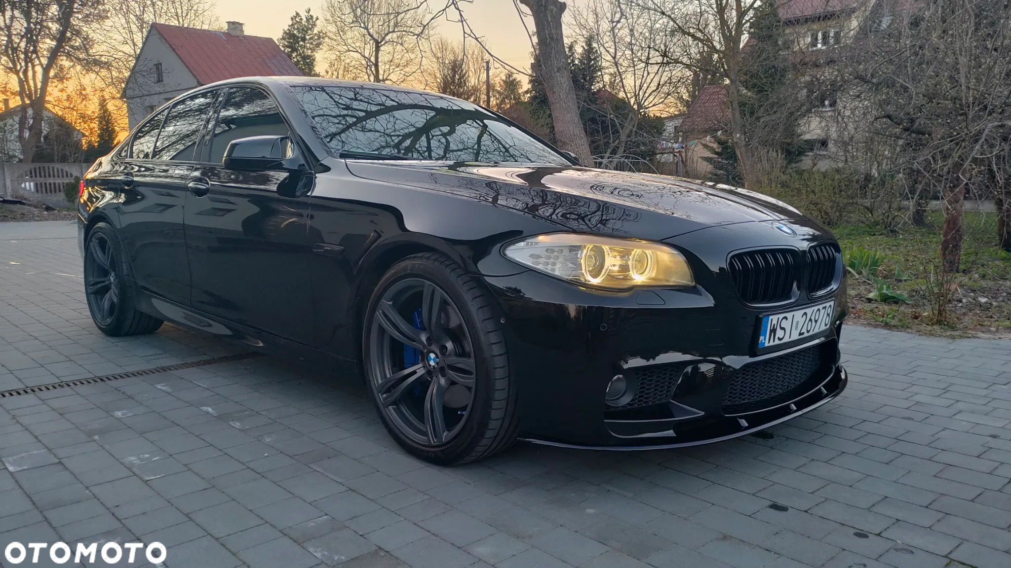BMW Seria 5 550i xDrive Sport-Aut - 2