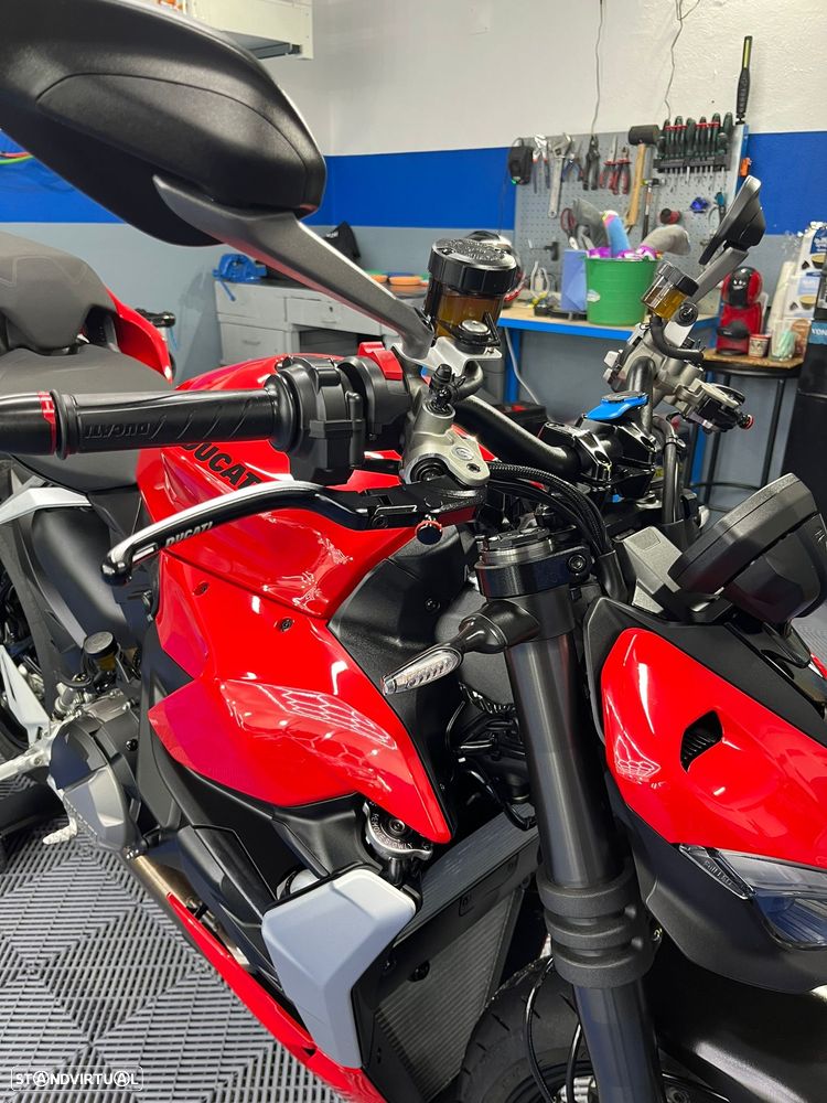 Ducati Streetfighter V2 - 3