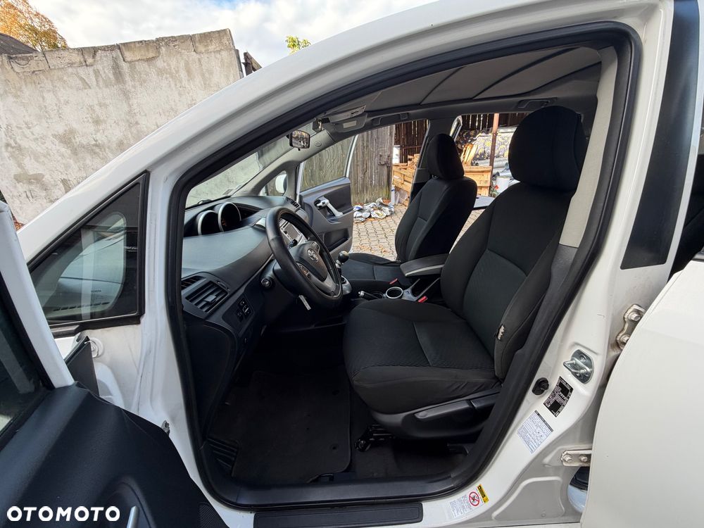 Toyota Corolla Verso 2.0 D-4D Prestige 7os - 18