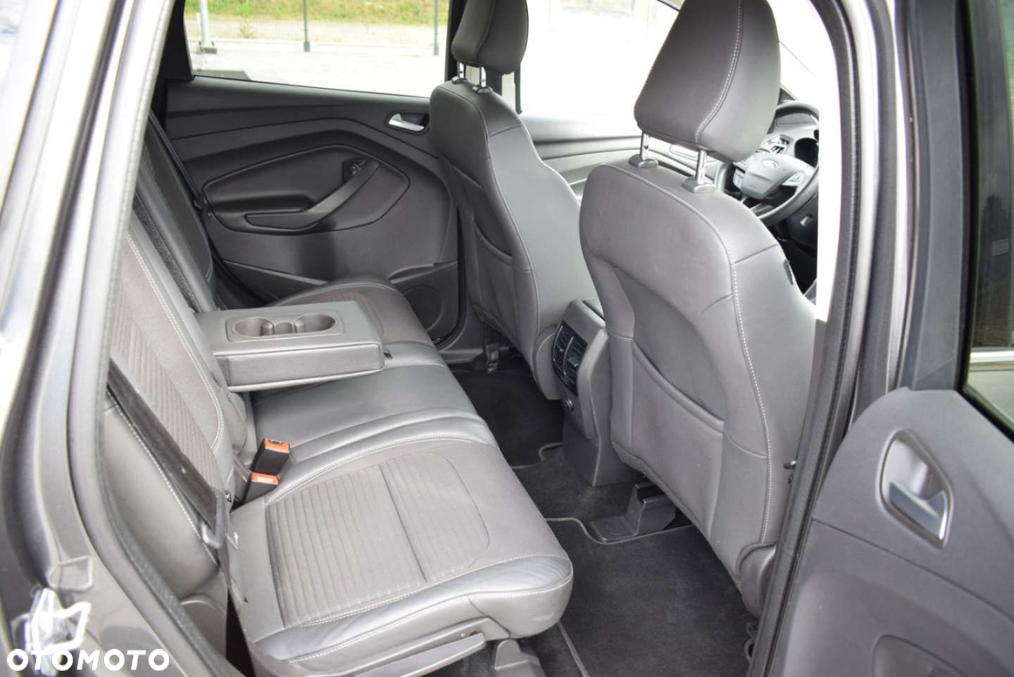 Ford Kuga - 24