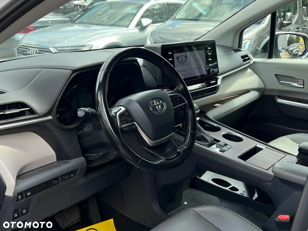 Toyota Sienna - 13
