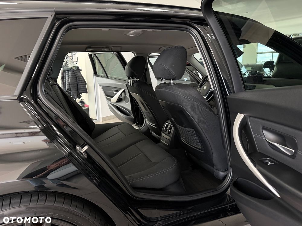 BMW Seria 3 320d Edition M Sport Shadow - 27