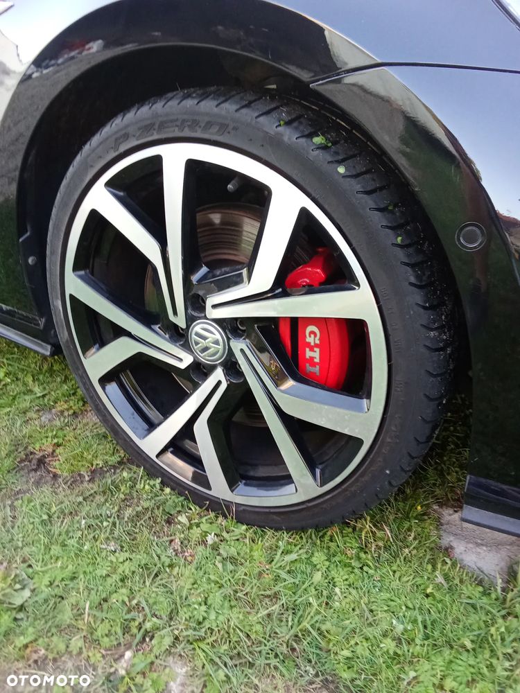 Volkswagen Golf - 11