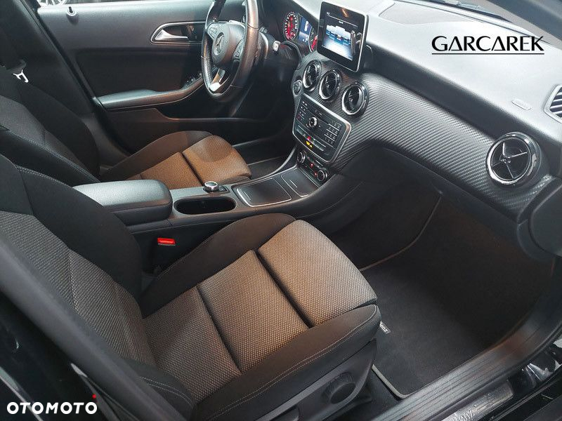Mercedes-Benz GLA 180 7G-DCT - 21