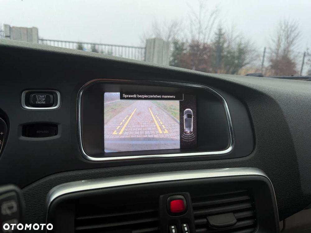 Volvo V40 D2 Momentum - 27