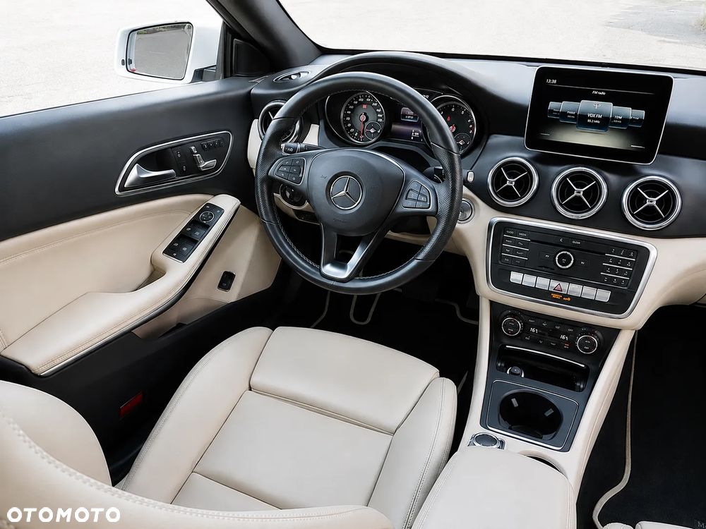 Mercedes-Benz CLA 250 4-Matic AMG Line - 17