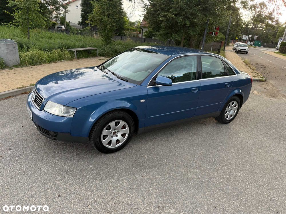 Audi A4 Limousine - 1