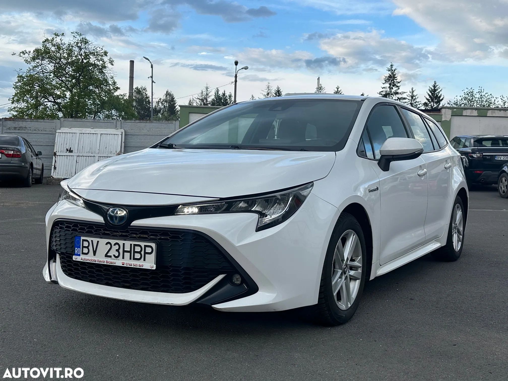 Toyota Corolla 1.8 Hybrid Business Edition - 1