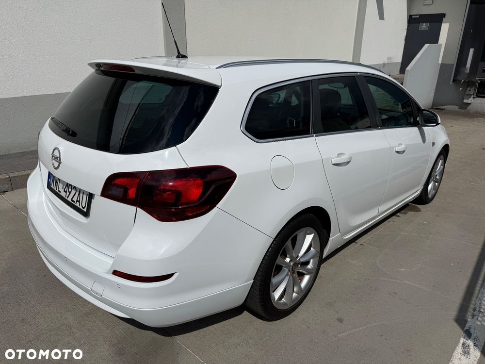 Opel Astra 1.4 T Cosmo - 4