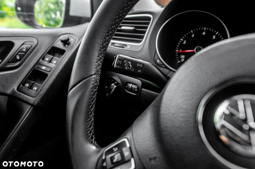 Volkswagen Golf 1.6 Highline - 37