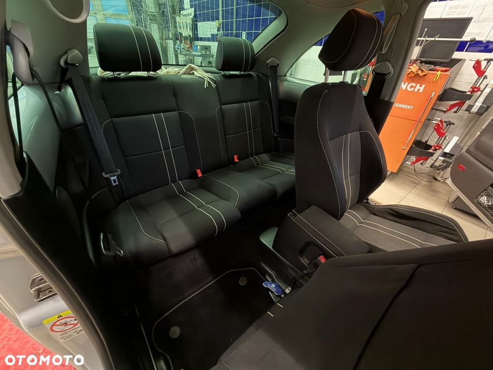 Volkswagen New Beetle - 25