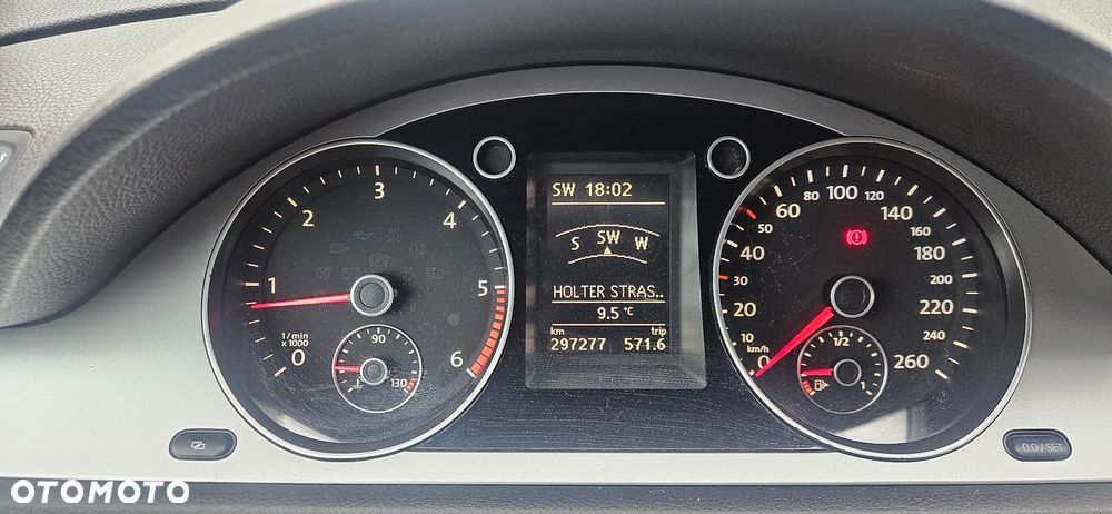 Volkswagen Passat 1.6 TDI DPF BlueMotion Technology Comfortline - 21