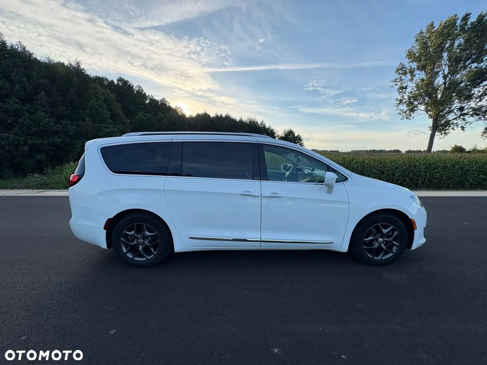 Chrysler Pacifica - 8