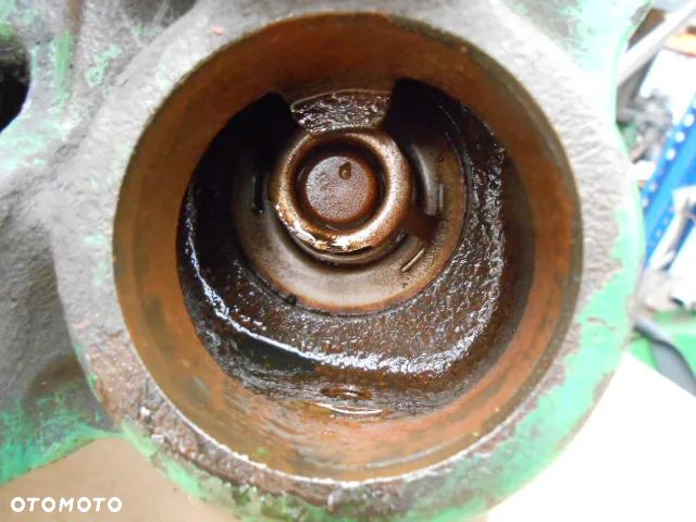 Pompa wody 6068TRW01 John Deere 7600 - 9